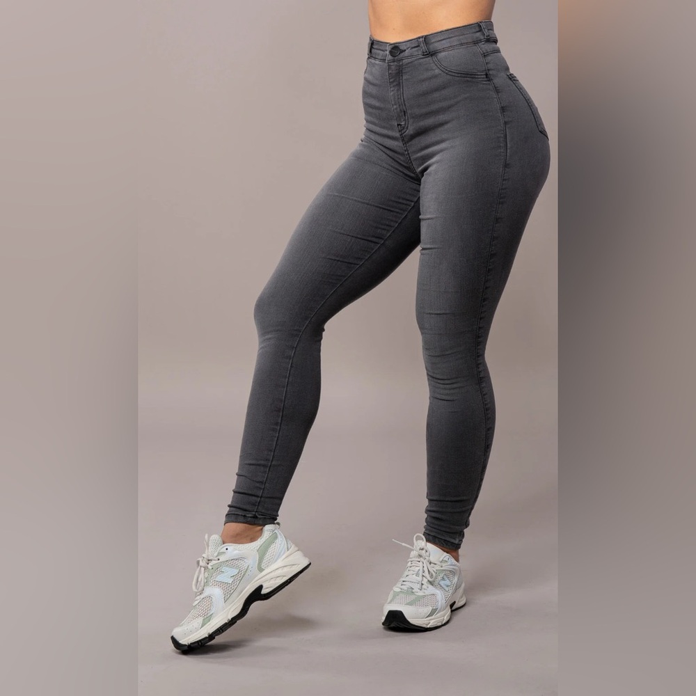 Women's Gray High-Waisted Skinny Jeans